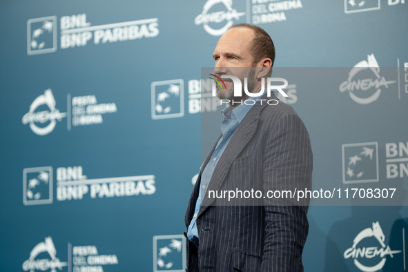 Ralph Fiennes attends the ''Conclave'' photocall during the 19th Rome Film Festival at Auditorium Parco Della Musica in Rome, Italy, on Octo...