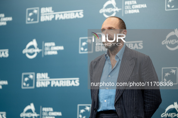 Ralph Fiennes attends the ''Conclave'' photocall during the 19th Rome Film Festival at Auditorium Parco Della Musica in Rome, Italy, on Octo...