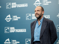 Ralph Fiennes attends the ''Conclave'' photocall during the 19th Rome Film Festival at Auditorium Parco Della Musica in Rome, Italy, on Octo...