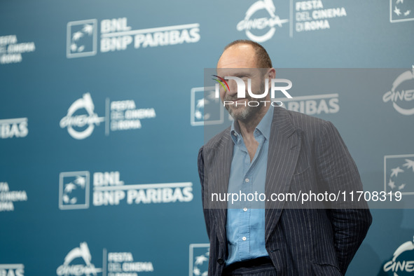 Ralph Fiennes attends the ''Conclave'' photocall during the 19th Rome Film Festival at Auditorium Parco Della Musica in Rome, Italy, on Octo...