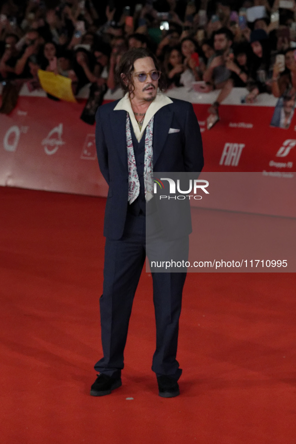 Johnny Depp attends the ''Modi - Three Days On The Wing Of Madness'' red carpet during the 19th Rome Film Festival at Auditorium Parco Della...