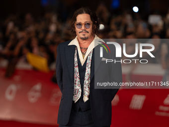 Johnny Depp attends the ''Modi - Three Days On The Wing Of Madness'' red carpet during the 19th Rome Film Festival at Auditorium Parco Della...