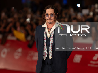 Johnny Depp attends the ''Modi - Three Days On The Wing Of Madness'' red carpet during the 19th Rome Film Festival at Auditorium Parco Della...