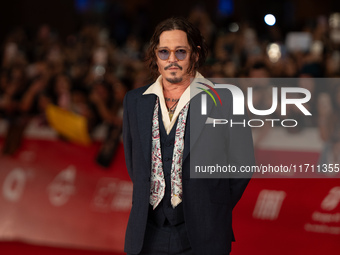 Johnny Depp attends the ''Modi - Three Days On The Wing Of Madness'' red carpet during the 19th Rome Film Festival at Auditorium Parco Della...