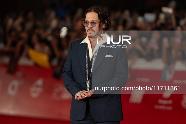 Johnny Depp attends the ''Modi - Three Days On The Wing Of Madness'' red carpet during the 19th Rome Film Festival at Auditorium Parco Della...