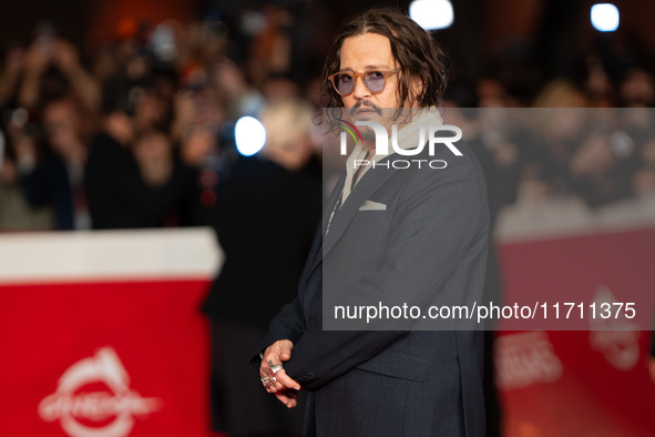 Johnny Depp attends the ''Modi - Three Days On The Wing Of Madness'' red carpet during the 19th Rome Film Festival at Auditorium Parco Della...