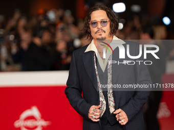 Johnny Depp attends the ''Modi - Three Days On The Wing Of Madness'' red carpet during the 19th Rome Film Festival at Auditorium Parco Della...