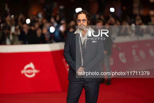 Johnny Depp attends the ''Modi - Three Days On The Wing Of Madness'' red carpet during the 19th Rome Film Festival at Auditorium Parco Della...