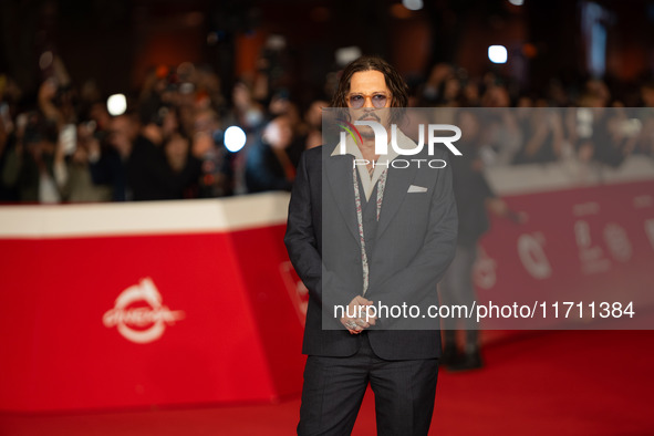 Johnny Depp attends the ''Modi - Three Days On The Wing Of Madness'' red carpet during the 19th Rome Film Festival at Auditorium Parco Della...