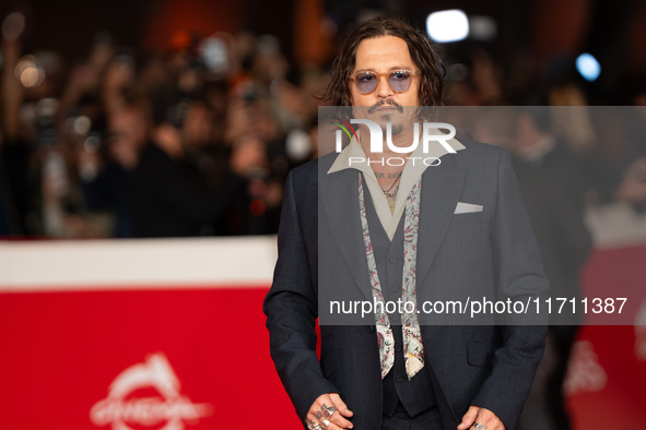 Johnny Depp attends the ''Modi - Three Days On The Wing Of Madness'' red carpet during the 19th Rome Film Festival at Auditorium Parco Della...