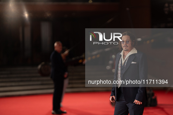 Johnny Depp attends the ''Modi - Three Days On The Wing Of Madness'' red carpet during the 19th Rome Film Festival at Auditorium Parco Della...