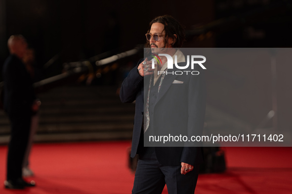 Johnny Depp attends the ''Modi - Three Days On The Wing Of Madness'' red carpet during the 19th Rome Film Festival at Auditorium Parco Della...