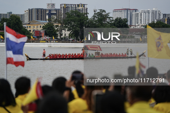 Thai oarsmen in traditional costume row during the Royal Barge Procession for the Royal Kathin ceremony along the Chao Phraya River in Bangk...