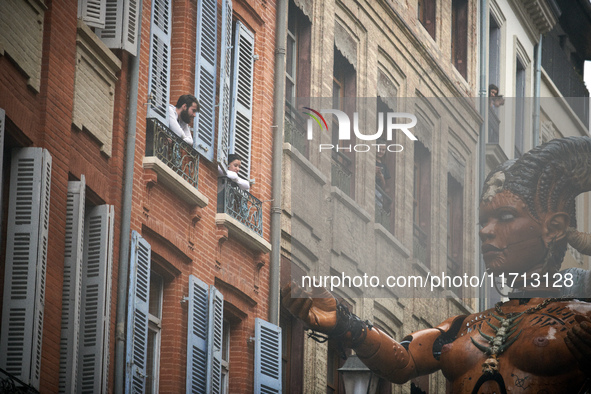 Lilith interacts with spectators in the streets of Toulouse. French street show creator Francois Delaroziere, director of the art company 'L...