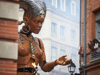 Lilith interacts with spectators in the streets of Toulouse. French street show creator Francois Delaroziere, director of the art company 'L...