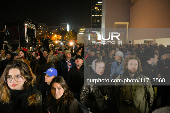 Visitors wait for the official opening at the opening of the new Museum of Modern Art (Muzeum Sztuki Nowoczesnej) in Warsaw, Poland on 25 Oc...