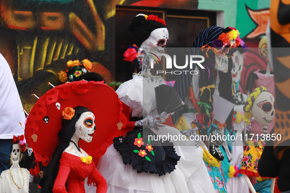 Cardboard skulls are seen during the ''Tecuan Tlaloc'' exhibition, a project of The Jaen Cartoneria collective, in honor of the God Tlaloc a...