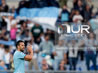 Pedro of SS Lazio celebrates the victory at the end of the Serie A Enilive match between SS Lazio and Genoa CF at Stadio Olimpico on October...