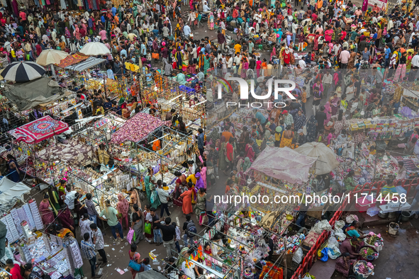 Over a thousand people buy new clothes, home decor, and other accessories in the old market as they throng the shopping hub before the bigge...