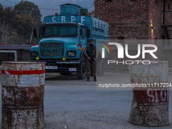 Indian soldiers stand alert while frisking vehicles and suspected persons in Baramulla, Jammu and Kashmir, India, on October 28, 2024. In th...