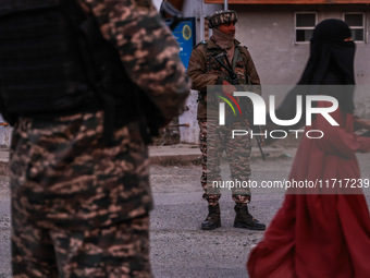 Indian soldiers stand alert while frisking vehicles and suspected persons in Baramulla, Jammu and Kashmir, India, on October 28, 2024. In th...