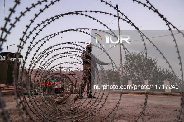 Indian soldiers stand alert while frisking vehicles and suspected persons in Baramulla, Jammu and Kashmir, India, on October 28, 2024. In th...