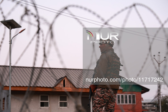 Indian soldiers stand alert while frisking vehicles and suspected persons in Baramulla, Jammu and Kashmir, India, on October 28, 2024. In th...