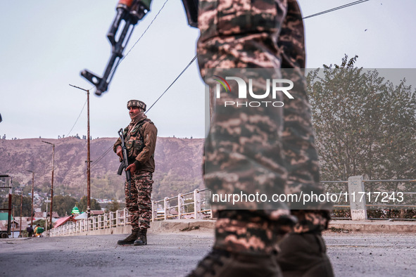 Indian soldiers stand alert while frisking vehicles and suspected persons in Baramulla, Jammu and Kashmir, India, on October 28, 2024. In th...