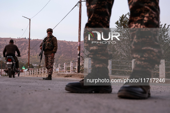 Indian soldiers stand alert while frisking vehicles and suspected persons in Baramulla, Jammu and Kashmir, India, on October 28, 2024. In th...