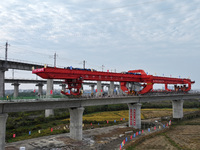 The final hole of the box girder of the Nanchang-Jiujiang High-speed Railway's Nanchang East to Hejia Line is successfully installed in Nanc...