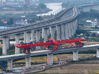 The final hole of the box girder of the Nanchang-Jiujiang High-speed Railway's Nanchang East to Hejia Line is successfully installed in Nanc...