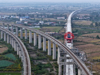 The final hole of the box girder of the Nanchang-Jiujiang High-speed Railway's Nanchang East to Hejia Line is successfully installed in Nanc...