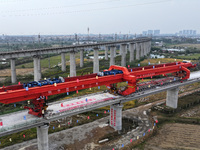 The final hole of the box girder of the Nanchang-Jiujiang High-speed Railway's Nanchang East to Hejia Line is successfully installed in Nanc...