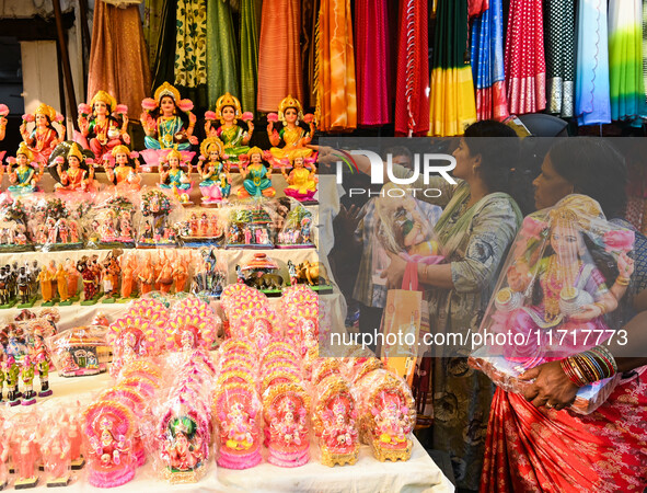 People Buy Hindu Goddess Lakshmi Idols And Other Dolls For Worship During The Upcoming Hindu Festival Diwali, The Hindu Festival Of Lights O...