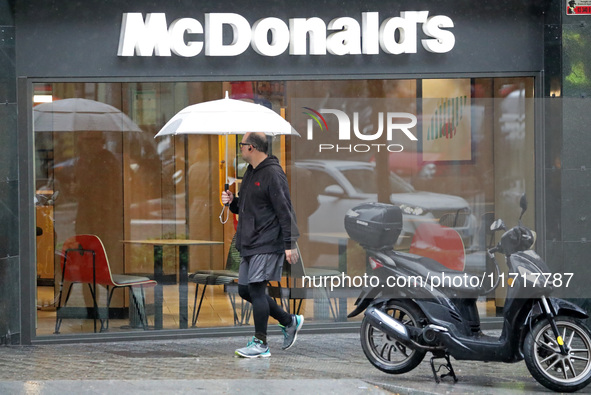 With the opening of this new McDonald's branch in the upper area of Barcelona a few months ago, the fast food chain now has 24 restaurants i...