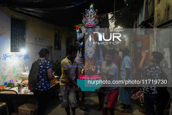 An idol of Goddess Kali is carried to pandals ahead of the Kali Puja and Diwali festival in Kolkata, India, on October 29, 2024. 