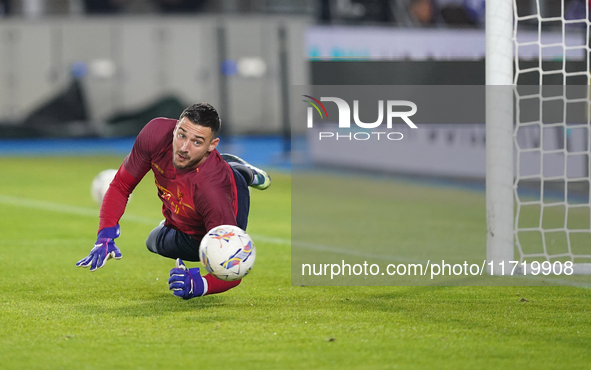 Wladimiro Falcone of US Lecce participates in the Serie A match between Lecce and Verona in Lecce, Italy, on October 29, 2024. 