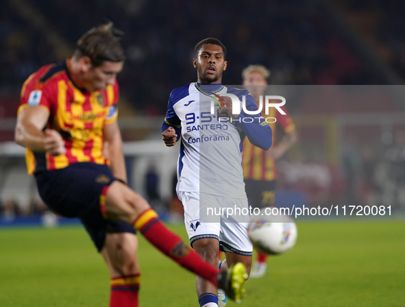 Daniel Mosquera of Hellas Verona is in action during the Serie A match between Lecce and Verona in Lecce, Italy, on October 29, 2024. 