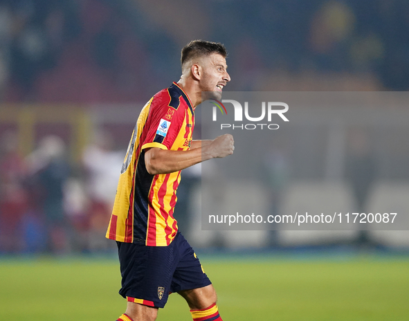 Ylber Ramadani of US Lecce gestures during the Serie A match between Lecce and Verona in Lecce, Italy, on October 29, 2024. 