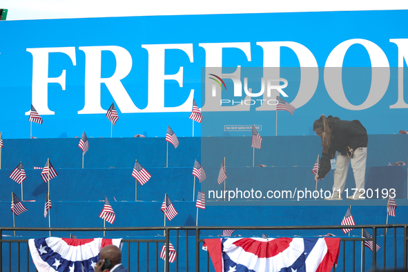 Volunteers make final preparations for a campaign rally for Vice President Kamala Harris on the Ellipse in Washington, D.C. on October 29, 2...