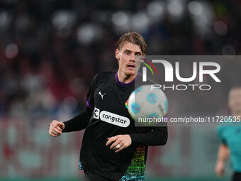 Eric Smith of FC St. Pauli looks on during the DFB Cup  Second Round match between RB Leipzig and FC St. Pauli at Red Bull arena, Leipzig, G...