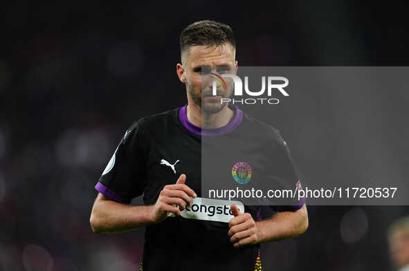 Eric Smith of FC St. Pauli looks on during the DFB Cup  Second Round match between RB Leipzig and FC St. Pauli at Red Bull arena, Leipzig, G...