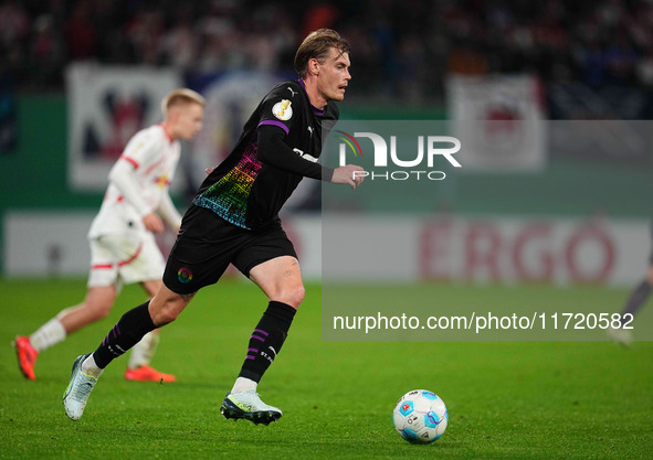 Eric Smith of FC St. Pauli controls the ball during the DFB Cup  Second Round match between RB Leipzig and FC St. Pauli at Red Bull arena, L...