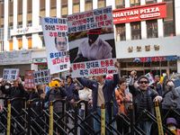 Hundreds of party members and supporters hold a protest demanding the resignation of leader Han Dong-hoon, alleging he takes an independent...