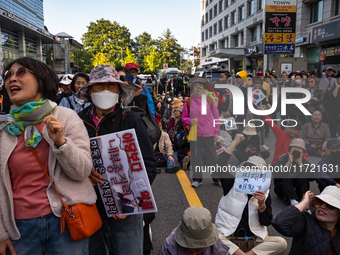 Hundreds of party members and supporters hold a protest demanding the resignation of leader Han Dong-hoon, alleging he takes an independent...