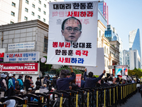 Hundreds of party members and supporters hold a protest demanding the resignation of leader Han Dong-hoon, alleging he takes an independent...