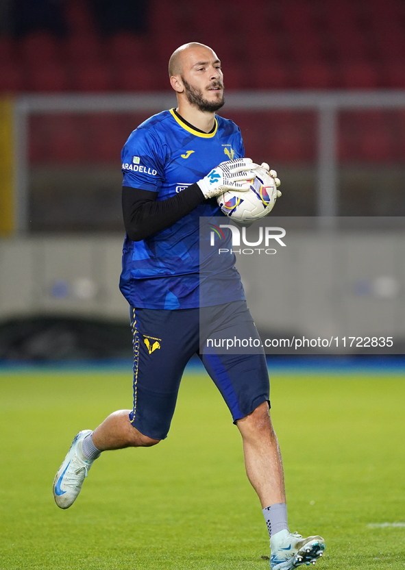 Simone Perilli of Hellas Verona participates in the Serie A match between Lecce and Verona in Lecce, Italy, on October 29, 2024. 