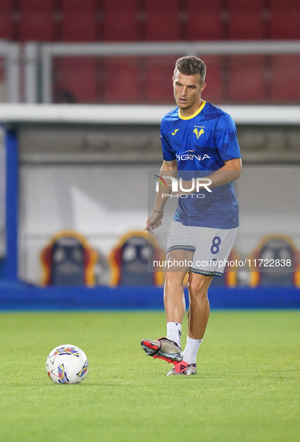 Darko Lazovic of Hellas Verona is in action during the Serie A match between Lecce and Verona in Lecce, Italy, on October 29, 2024. 