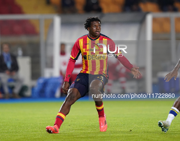 Patrick Dorgu of US Lecce is in action during the Serie A match between Lecce and Verona in Lecce, Italy, on October 29, 2024. 