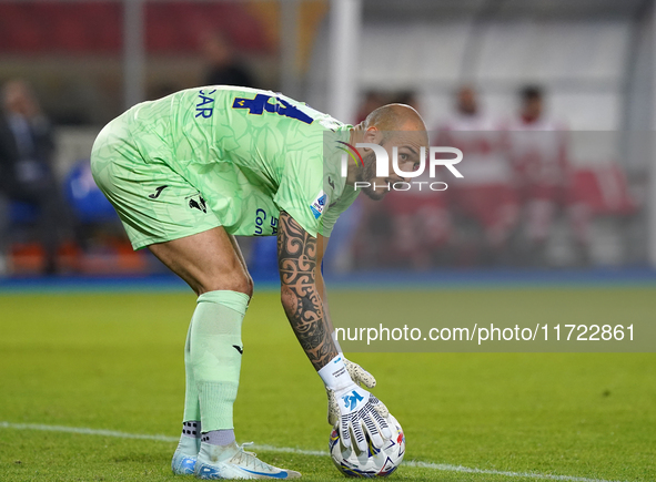 Simone Perilli of Hellas Verona is in action during the Serie A match between Lecce and Verona in Lecce, Italy, on October 29, 2024. 